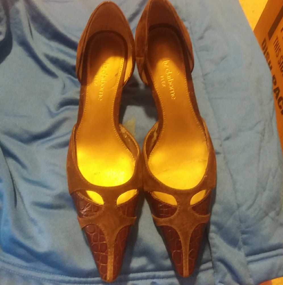 Women heel shoe by liz Claiborne size 6m